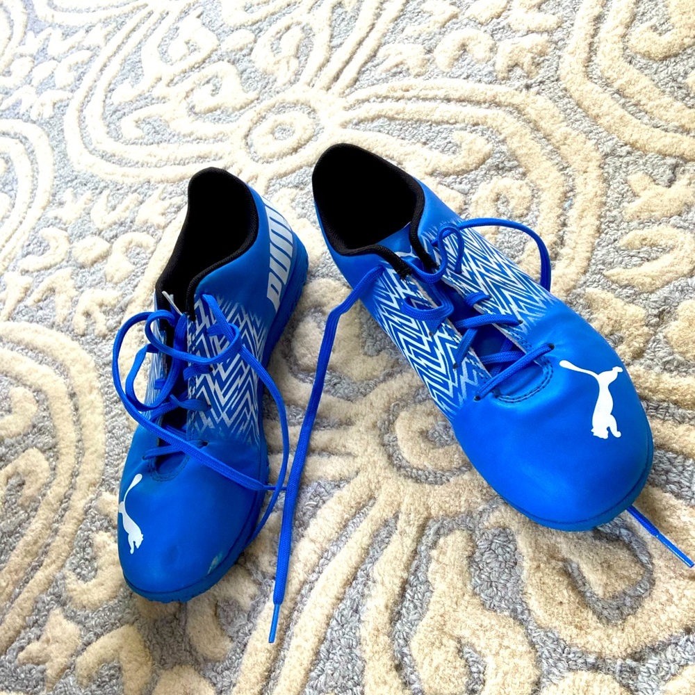 Puma futsal shoes Size 6
